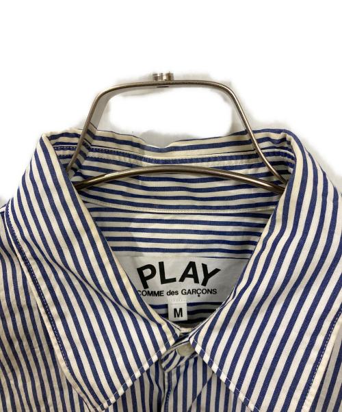 PLAY COMME des GARCONS（プレイコムデギャルソン）PLAY COMME des GARCONS (プレイコムデギャルソン) Stripe Shirt With Black Emblem Pattern A ブルー サイズ:Mの古着・服飾アイテム