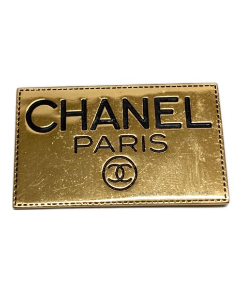 CHANEL（シャネル）CHANEL (シャネル) ロゴプレートブローチ ゴールドの古着・服飾アイテム