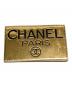 CHANEL（シャネル）の古着「ロゴプレートブローチ」｜ゴールド