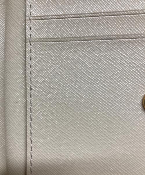 MARC JACOBS（マークジェイコブズ）MARC JACOBS (マークジェイコブズ) ザ ユーティリティ スナップショット コンパクト ウォレット ミニ ベージュの古着・服飾アイテム