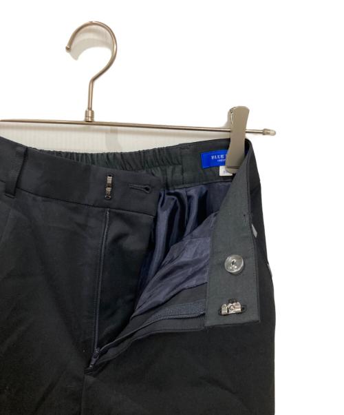 BLUE LABEL CRESTBRIDGE（ブルーレーベルクレストブリッジ）BLUE LABEL CRESTBRIDGE (ブルーレーベルクレストブリッジ) サイロスパンクリアツイルテーパードパンツ ネイビー サイズ:36の古着・服飾アイテム