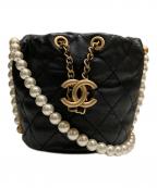 CHANELシャネル）の古着「フェイクパールチェーンショルダーバッグ」｜ブラック