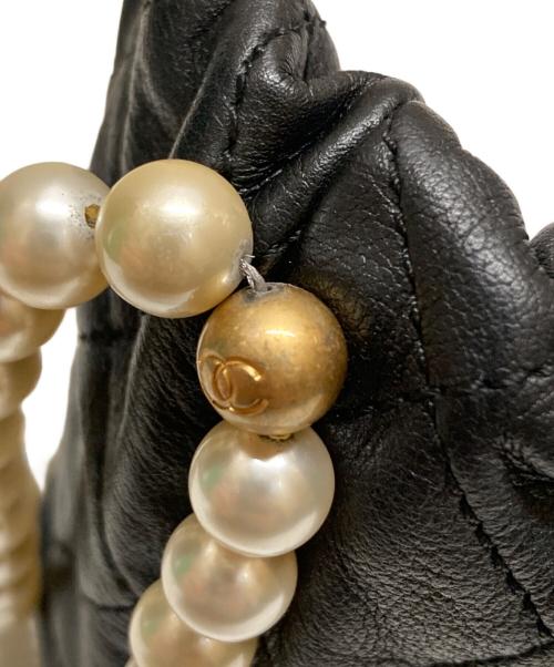 CHANEL（シャネル）CHANEL (シャネル) フェイクパールチェーンショルダーバッグ ブラックの古着・服飾アイテム