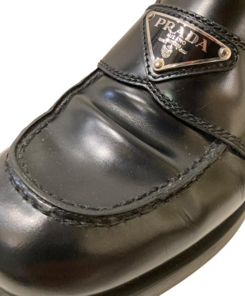 PRADA（プラダ）PRADA (プラダ) トライアングルロゴ ブラッシュドレザーローファー ブラック サイズ:37の古着・服飾アイテム