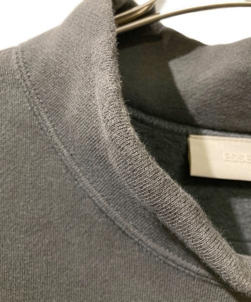 FOG ESSENTIALS（フィアオブゴッド エッセンシャル）FOG ESSENTIALS (フィアオブゴッド エッセンシャル) モックネックロゴスエット グレー サイズ:Mの古着・服飾アイテム