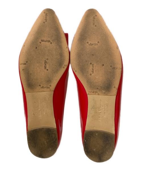 Salvatore Ferragamo（サルヴァトーレ フェラガモ）Salvatore Ferragamo (サルヴァトーレ フェラガモ) ヴァラフラットパンプス レッド サイズ:SIZE61/2の古着・服飾アイテム