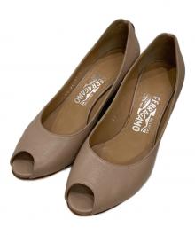 Salvatore Ferragamo（サルヴァトーレ フェラガモ）の古着「パンプス」｜ベージュ