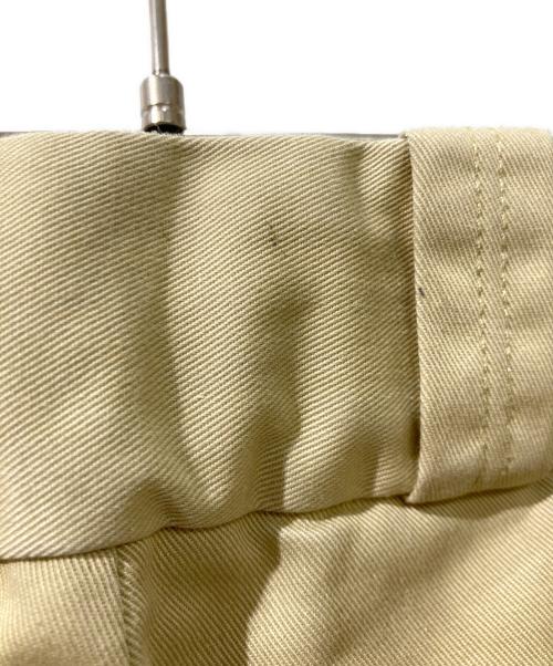 CAHLUMN（カウラム）CAHLUMN (カウラム) TC Twill 1 Tuck Pants / ツイルワンタックパンツ チノパン ベージュ サイズ:Lの古着・服飾アイテム