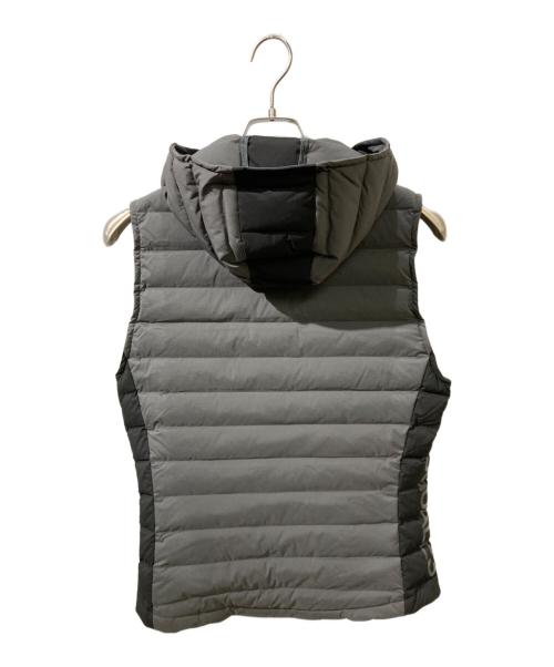 1piu1uguale3（ウノピュウノウグァーレトレ）1piu1uguale3 (ウノピュウノウグァーレトレ) GOLF DOWN VEST/ゴルフダウンベスト グレー サイズ:Ⅱの古着・服飾アイテム