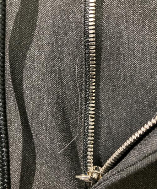 AKM（エーケーエム）AKM (エーケーエム) SOFT THERMO STRETCH HERRING BONE SWING EASY SINGLE PANTS ブラック サイズ:Mの古着・服飾アイテム