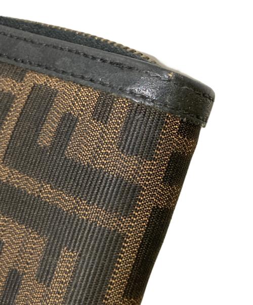 FENDI（フェンディ）FENDI (フェンディ) ズッカラウンドファスナーウォレット ブラウンの古着・服飾アイテム