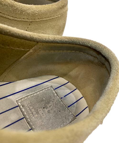 KITH（キス）KITH (キス) CLARKS (クラークス) Clarks Wallabee Lo Mets ワラビーシューズ ベージュ サイズ:26cmの古着・服飾アイテム