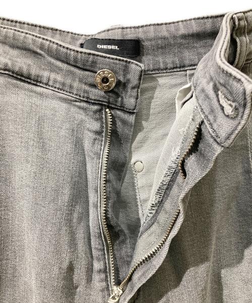 DIESEL（ディーゼル）DIESEL (ディーゼル) カットオフデニムワイドパンツ グレー サイズ:26の古着・服飾アイテム