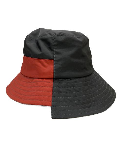 J.W.ANDERSON（ジェイダブリューアンダーソン）J.W.ANDERSON (ジェイダブリューアンダーソン) ASYMMETRIC BUCKET HAT / アシンメトリー バケットハット グレー サイズ:MLの古着・服飾アイテム