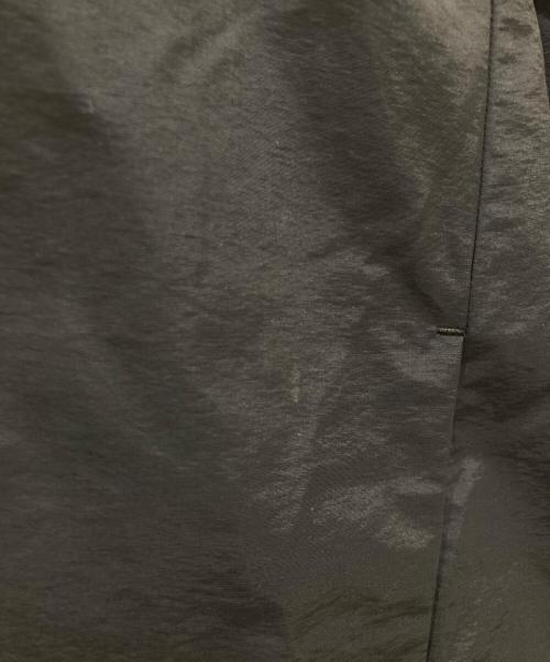 YORI（ヨリ）YORI (ヨリ) バックギャザー 撥水パーカー ブラック サイズ:Freeの古着・服飾アイテム