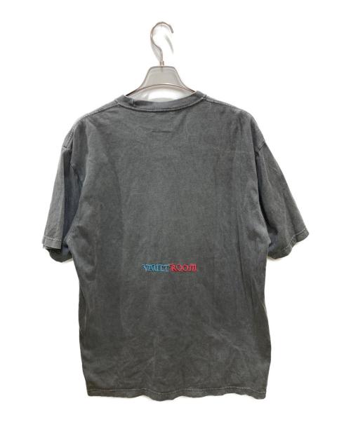 VAULTROOM（ボルトルーム）vaultroom (ボルトルーム) Gawgcuraプリントtシャツ グレー サイズ:XLの古着・服飾アイテム