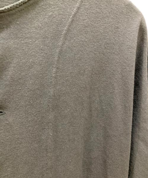 HOMME PLISSE ISSEY MIYAKE（オム プリッセ イッセイ ミヤケ）HOMME PLISSE ISSEY MIYAKE (オム プリッセ イッセイ ミヤケ) フロント チャイナボタン 裁チ切カットソー カーキ サイズ:3の古着・服飾アイテム