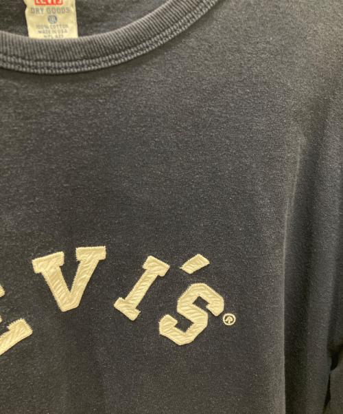 LEVI'S（リーバイス）LEVI'S (リーバイス) 刺繍tシャツ ネイビー サイズ:XLの古着・服飾アイテム