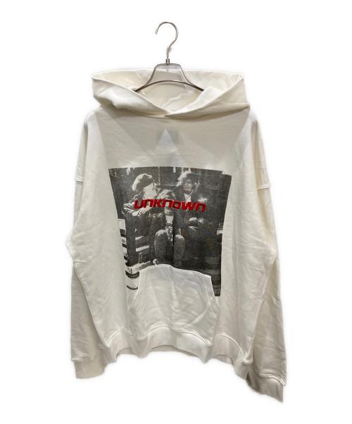 unknown（アンノウン）unknown (アンノウン) ロゴ刺繍フォトプリントパーカー ホワイト サイズ:XLの古着・服飾アイテム