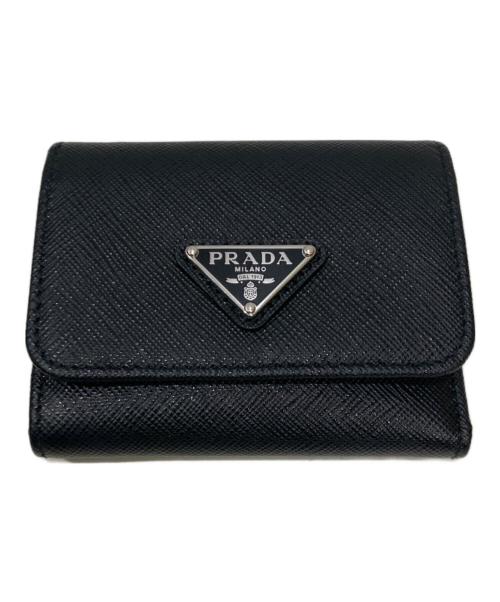 PRADA（プラダ）PRADA (プラダ) サフィアーノトライアングル コンパクトウォレット ブラックの古着・服飾アイテム