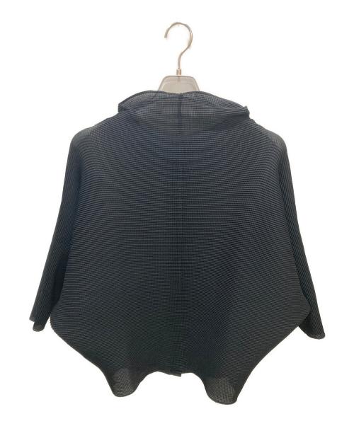 me ISSEY MIYAKE（ミーイッセイ ミヤケ）me ISSEY MIYAKE (ミーイッセイ ミヤケ) ストレッチプリーツ ハイネック ドルマンカーディガン ブラック サイズ:不明（実寸サイズをご確認ください）の古着・服飾アイテム