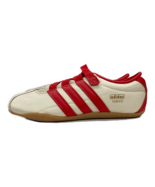 adidas（アディダス）adidas (アディダス) トーキョー/ Tokyoローカットスニーカー ベルト アイボリー×レッド サイズ:23cm 未使用品の古着・服飾アイテム