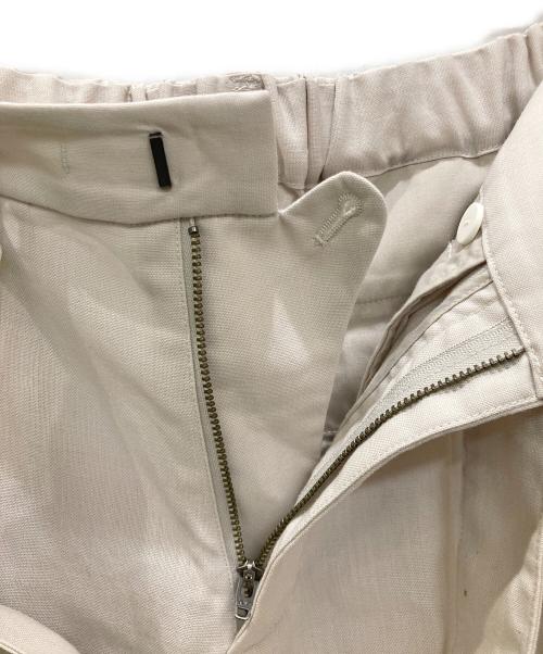 ATTACHMENT（アタッチメント）ATTACHMENT (アタッチメント) HARD TWISTED WOOL TROPICAL BELTED PANTS ベージュ サイズ:1の古着・服飾アイテム