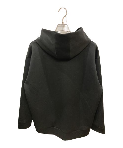 1piu1uguale3（ウノピュウノウグァーレトレ）1piu1uguale3 (ウノピュウノウグァーレトレ) REFLECTOR PULLOVER PARKA /ロゴパーカー ブラック サイズ:Freeの古着・服飾アイテム
