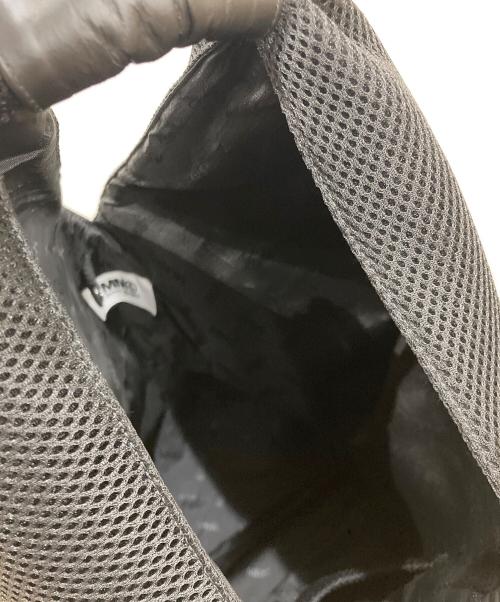 MM6 Maison Margiela（エムエムシックスメゾンマルジェラ）MM6 Maison Margiela (エムエムシックスメゾンマルジェラ) メッシュジャパニーズトートバッグ / トライアングルバッグ ブラックの古着・服飾アイテム