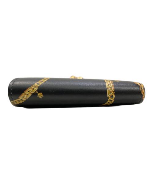 VERSACE（ヴェルサーチ）VERSACE (ヴェルサーチ) メデューサ装飾グレカチェーンプリント2つ折り財布 ブラックの古着・服飾アイテム