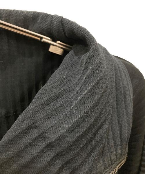 HOMME PLISSE ISSEY MIYAKE（オム プリッセ イッセイ ミヤケ）HOMME PLISSE ISSEY MIYAKE (オム プリッセ イッセイ ミヤケ) ハーフジップ プリーツ プルオーバー ブラック サイズ:2の古着・服飾アイテム