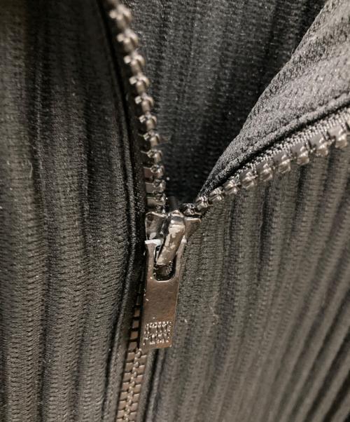 HOMME PLISSE ISSEY MIYAKE（オム プリッセ イッセイ ミヤケ）HOMME PLISSE ISSEY MIYAKE (オム プリッセ イッセイ ミヤケ) ハーフジップ プリーツ プルオーバー ブラック サイズ:2の古着・服飾アイテム