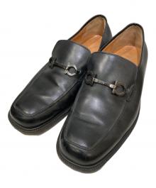 Salvatore Ferragamo（サルヴァトーレ フェラガモ）の古着「スクエアトゥローファー」｜ブラック