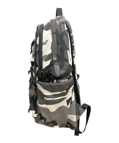SUPREME（シュプリーム）Supreme (シュプリーム) snow camo backpack リュック ブラックの古着・服飾アイテム
