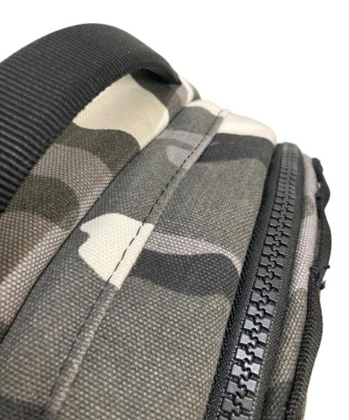 SUPREME（シュプリーム）Supreme (シュプリーム) snow camo backpack リュック ブラックの古着・服飾アイテム
