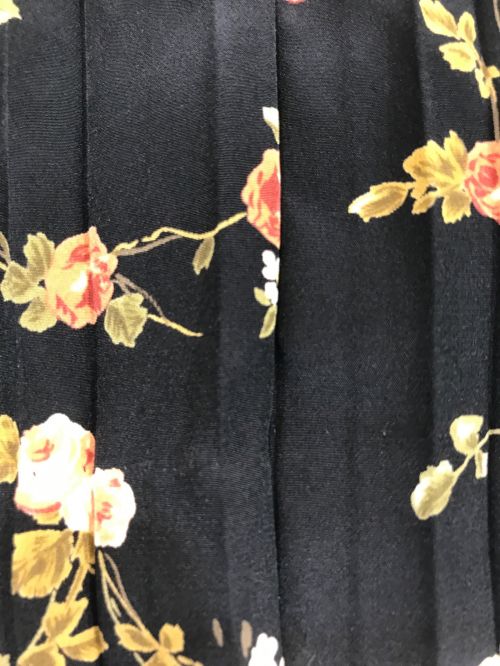 INGEBORG（インゲボルグ）INGEBORG (インゲボルグ) 花柄ブラウスワンピース ブラック サイズ:記載なしの古着・服飾アイテム