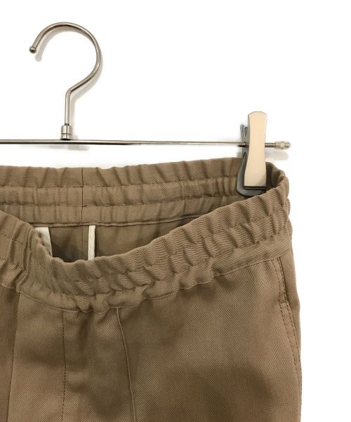 OAMC（オーエーエムシー）OAMC (オーエーエムシー) ドロストタックパンツ ベージュ サイズ:Ｓの古着・服飾アイテム