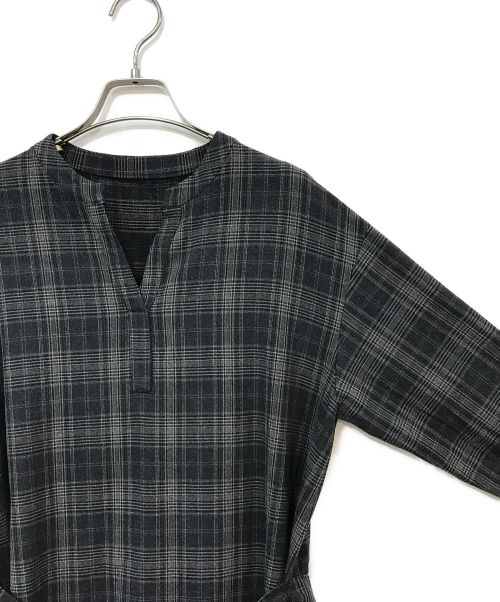 UNTITLED（アンタイトル）UNTITLED (アンタイトル) 裏起毛スキッパーワンピース グレー サイズ:2の古着・服飾アイテム