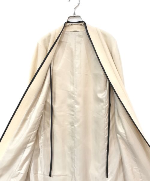 CONN（コン）CONN (コン) パイピングトッパーポンチョ アイボリー サイズ:FREEの古着・服飾アイテム