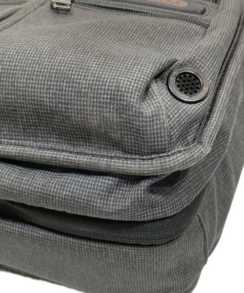 TUMI（トゥミ）TUMI (トゥミ) ORGANIZER PORTFOLIO グレーの古着・服飾アイテム