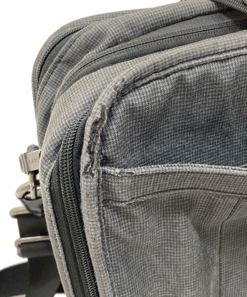 TUMI（トゥミ）TUMI (トゥミ) ORGANIZER PORTFOLIO グレーの古着・服飾アイテム