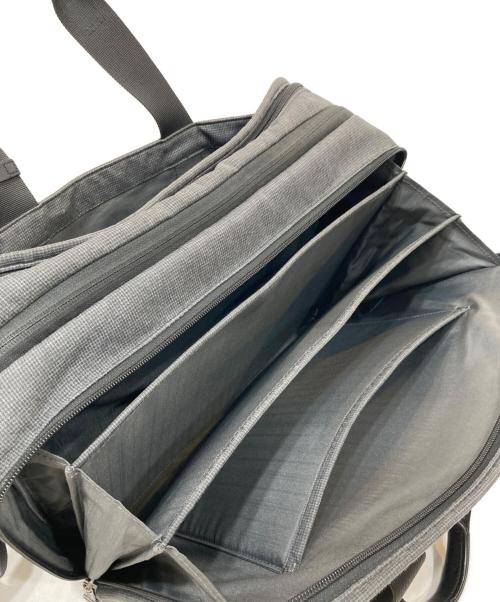 TUMI（トゥミ）TUMI (トゥミ) ORGANIZER PORTFOLIO グレーの古着・服飾アイテム