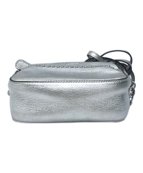 J&M DAVIDSON（ジェイ＆エム デヴィッドソン）J&M DAVIDSON (ジェイ＆エム デヴィッドソン) LIPSTICK POCHETTE WITH STUDS/リップスティックポシェットウィズスタッズ シルバー(色)の古着・服飾アイテム