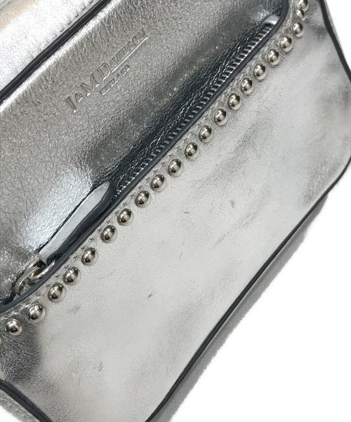 J&M DAVIDSON（ジェイ＆エム デヴィッドソン）J&M DAVIDSON (ジェイ＆エム デヴィッドソン) LIPSTICK POCHETTE WITH STUDS/リップスティックポシェットウィズスタッズ シルバー(色)の古着・服飾アイテム