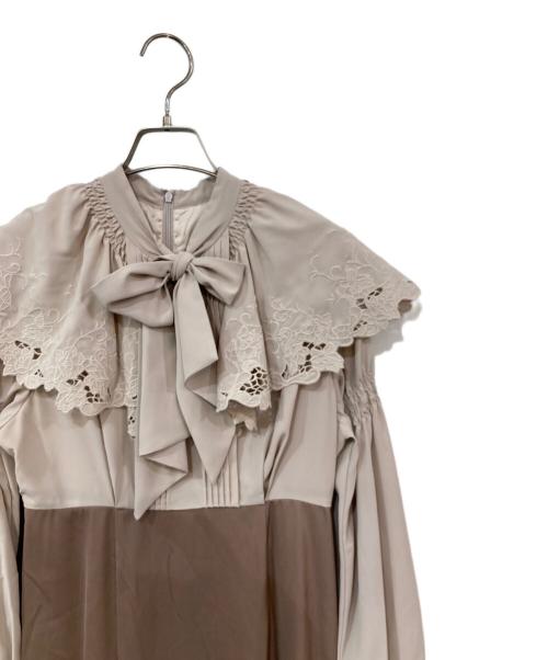 HER LIP TO（ハーリップトゥ）HER LIP TO (ハーリップトゥ) Rose Room BowTie Dress/ローズルームボウタイドレス ベージュ サイズ:SIZE Mの古着・服飾アイテム