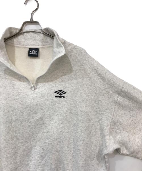 PUBLUX（パブリュクス）PUBLUX (パブリュクス) UMBRO (アンブロ) 別注 UMBRO ワンポイントロゴ刺繍 裏起毛ハーフジップスウェット グレー サイズ:Mの古着・服飾アイテム