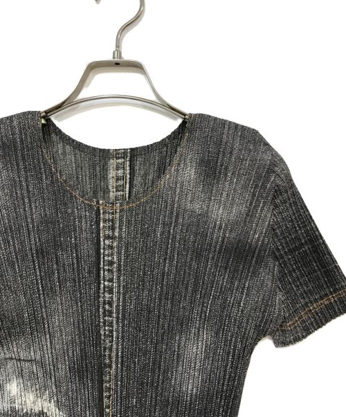 PLEATS PLEASE（プリーツプリーズ）PLEATS PLEASE (プリーツプリーズ) デニム転写プリーツカットソー グレー サイズ:4の古着・服飾アイテム