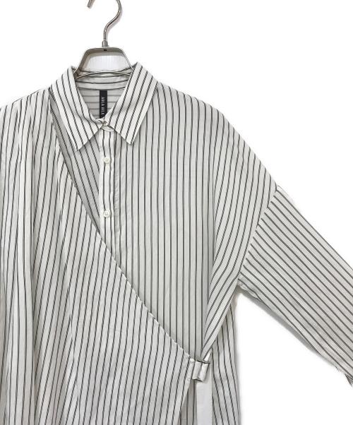 AULA AILA（アウラアイラ）AULA AILA (アウラアイラ) デザインストライプシャツワンピース ホワイト×ブラックの古着・服飾アイテム