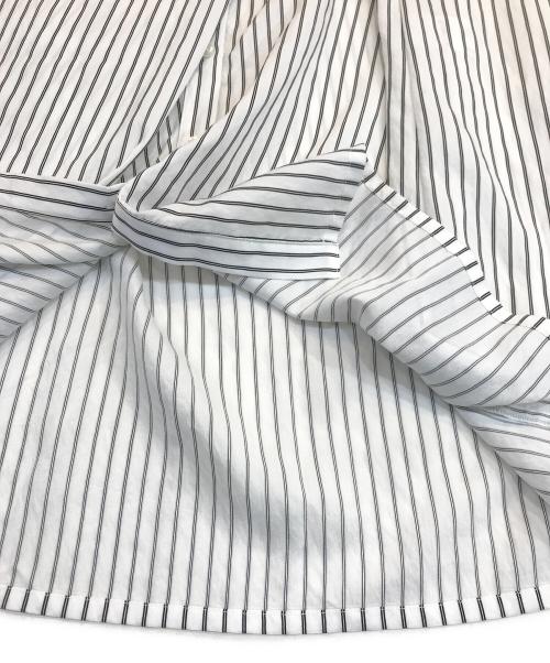 AULA AILA（アウラアイラ）AULA AILA (アウラアイラ) デザインストライプシャツワンピース ホワイト×ブラックの古着・服飾アイテム