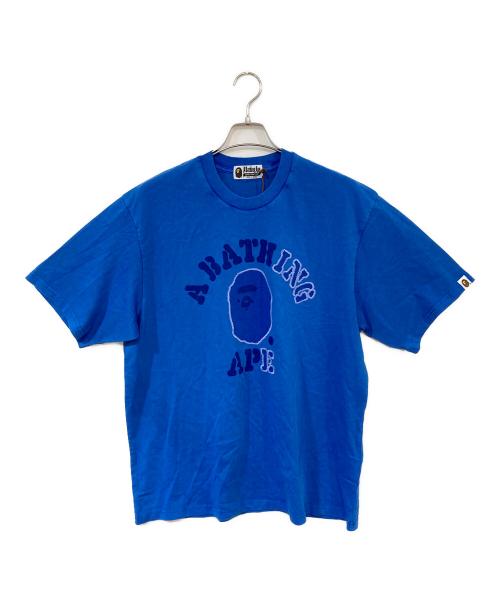 A BATHING APE（ア ベイシング エイプ）A BATHING APE (ア ベイシング エイプ) GARMENT DYE COLLEGE RELAXED FIT TEE ブルー サイズ:Mの古着・服飾アイテム
